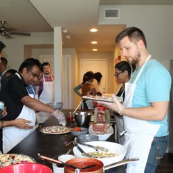Creative Table AZ - Making Pizza!