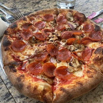 Rocco's - 12" Supremo Hand Tossed Pizza - Italian Near Me - Houston, Texas