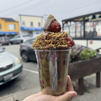 Yonkers Cafe - Dubai Chocolate Strawberry Cup - Coffee & Tea Near Me - San Francisco, California Yonkers Cafe - Dubai Chocolate Strawberry Cup - Coffee & Tea Near Me - San Francisco, California