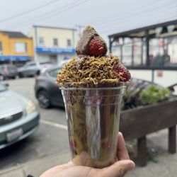 Yonkers Cafe - Dubai Chocolate Strawberry Cup