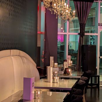Suite Restaurant / Lounge - Tables - Bars Near Me - Bellevue, Washington Suite Restaurant / Lounge - Tables - Bars Near Me - Bellevue, Washington