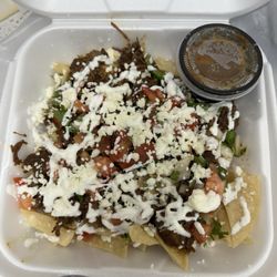 Taco El Chino - Nachos with shredded beef.