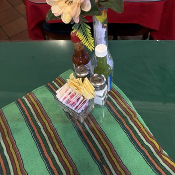 Los Eduardos Restaurant - Table set up - Mexican Near Me - Long Beach, California Los Eduardos Restaurant - Table set up - Mexican Near Me - Long Beach, California