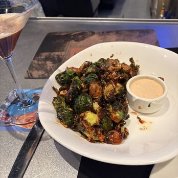 Yard House - Block 59 - New American Near Me - Naperville, Illinois