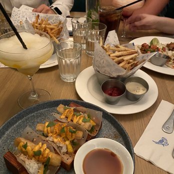 Earls Kitchen + Bar - Crispy Tofu Sushi Tacos - Cocktail Bars Near Me - Plano, Texas