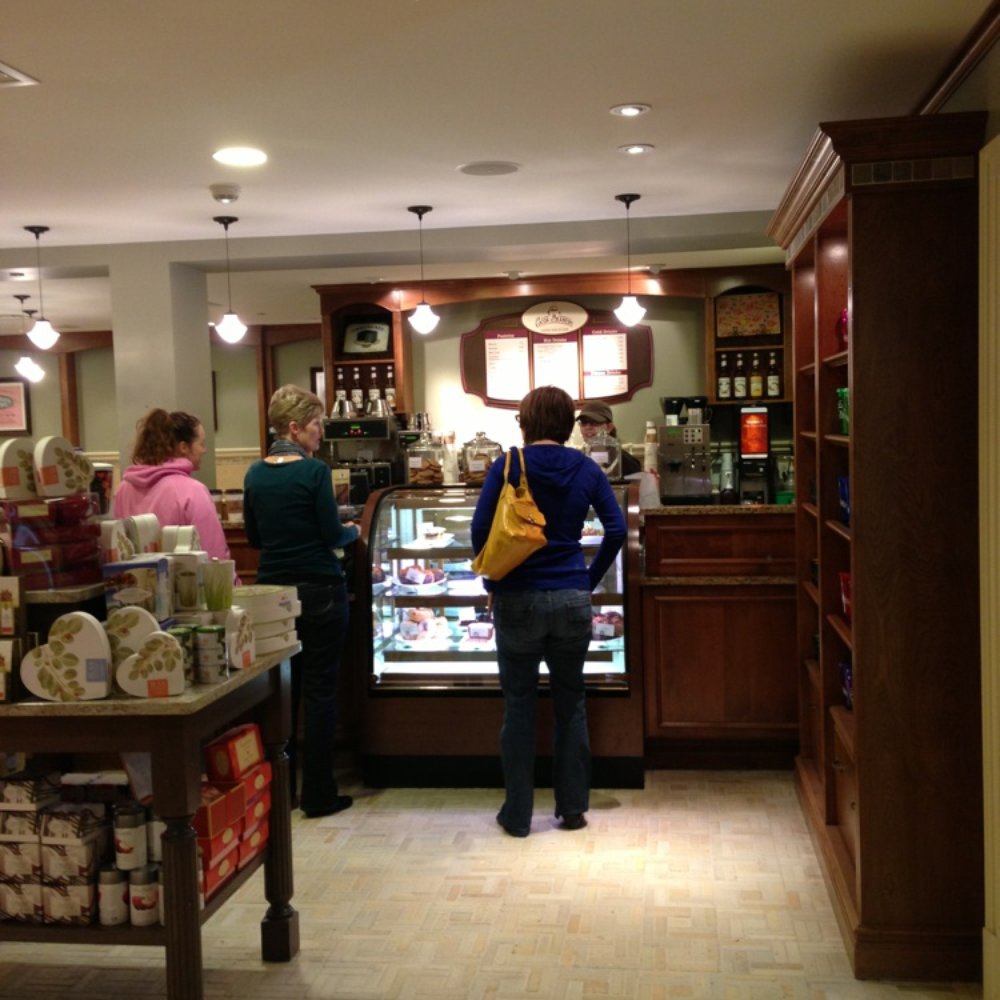 Cocoa Beanery - customers in a coffee shop - Coffee & Tea Near Me - Hershey, Pennsylvania