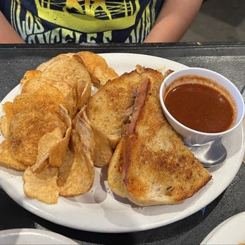 Willie's Restaurant and Bar - Birria grilled cheese - New American Near Me - Baton Rouge, Louisiana