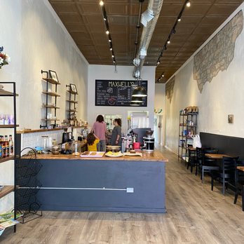 Maxwells Bakery - Custom Cakes Near Me