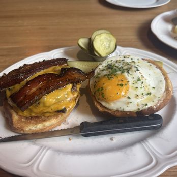 Au Cheval - Single Cheeseburger with Bacon & Egg - Bars Near Me - Chicago, Illinois