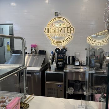MiTea - Behind counter - Bubble Tea Near Me - Golden Valley, Minnesota