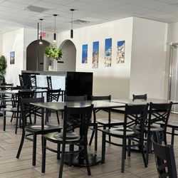 Hibiscus Cafe - Interior of restaurant