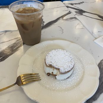 Divo Diva - Lavender Bee and Ricotta Pear pastry - Cafes Near Me - San Diego, California Divo Diva - Lavender Bee and Ricotta Pear pastry - Cafes Near Me - San Diego, California