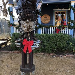 AJ Vagabonds - Tis The Season to Their Sculpture :) (12/20/19)
