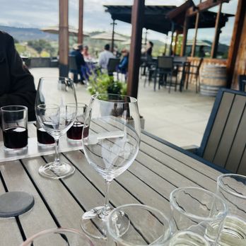 Kriselle Cellars - What a lovely patio! - Wineries Near Me - White City, Oregon