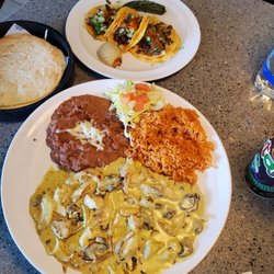 El Antojo - Burien - So good, pollo poblano and 3 tacos asada.