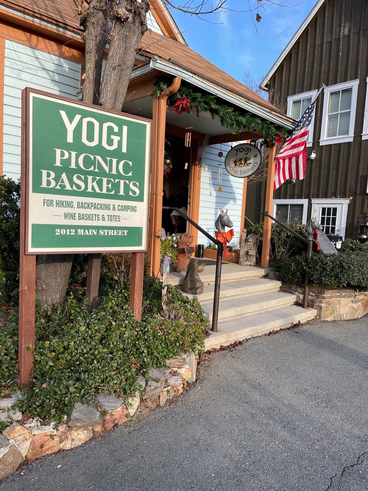 YOGI PICNIC BASKETS Updated August 2024 36 Photos 2012 Main St