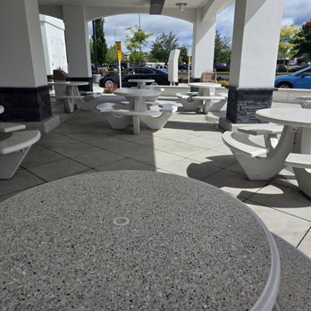 In-N-Out Burger - Outside seating - Fast Food Near Me - Hillsboro, Oregon In-N-Out Burger - Outside seating - Fast Food Near Me - Hillsboro, Oregon