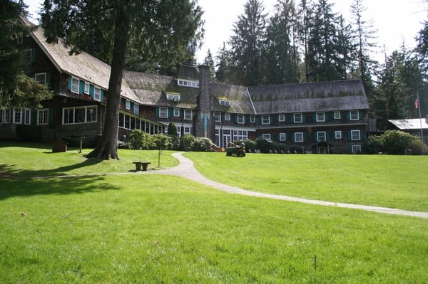 Lake Quinault Lodge by null