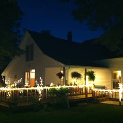 Tyler Ridge Vineyard Winery - Evening view of deck at Tasting Room