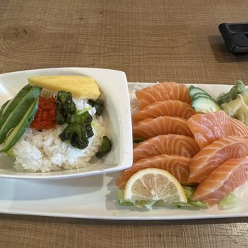 Tsuki - Salmon donburi - Japanese Near Me - Coquitlam, British Columbia