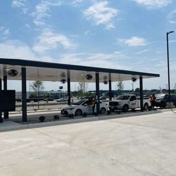 Chick-fil-A - Drive thru line. You can see the Mobile Thru line is empty at that moment. - Fast Food Near Me - Manor, Texas Chick-fil-A - Drive thru line. You can see the Mobile Thru line is empty at that moment. - Fast Food Near Me - Manor, Texas
