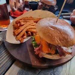 Toms on the Rocks - Burger