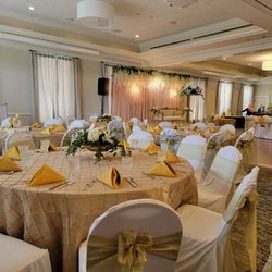 Yankee Trace Restaurant & Banquets - Great place for wedding receptions and holiday parties!