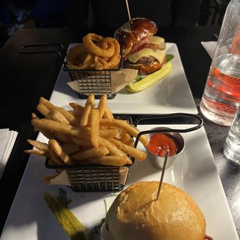 Oakdale Brew House - Mushroom Swiss Burger, Fire Island Burger - New American Near Me - Oakdale, New York