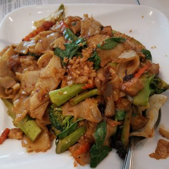 Thai Lao Restaurant - Drunken noodle with vegetables and tofu,  $11 - Thai Near Me - Kapolei, Hawaii