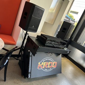 KROQ 106.7 - DJ setup - Radio Stations Near Me - Los Angeles, California KROQ 106.7 - DJ setup - Radio Stations Near Me - Los Angeles, California