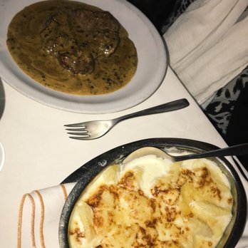Le Famiglie - Bife de Lomo a la Pimienta con papas gratinadas - Argentine Near Me - Buenos Aires, C Le Famiglie - Bife de Lomo a la Pimienta con papas gratinadas - Argentine Near Me - Buenos Aires, C