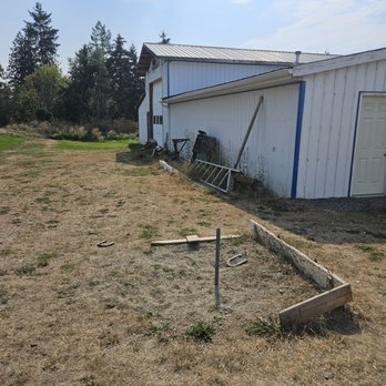 Skimmerhorn Inn - Horseshoe pits broken - Hotels Near Me - Creston, British Columbia Skimmerhorn Inn - Horseshoe pits broken - Hotels Near Me - Creston, British Columbia
