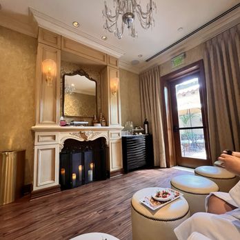 Kelly's Spa - Waiting area - Massage Near Me - Riverside, California Kelly's Spa - Waiting area - Massage Near Me - Riverside, California