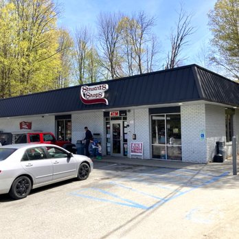Stewart's Shops - View of the outside of the shop and entrance. - Convenience Stores Near Me - Arlington, Vermont Stewart's Shops - View of the outside of the shop and entrance. - Convenience Stores Near Me - Arlington, Vermont
