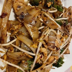 Gooney's - Drunken noodles.