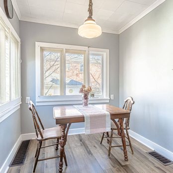 1870 House - 1870 House's sunny breakfast nook. - Vacation Rentals Near Me - Dowagiac, Michigan 1870 House - 1870 House's sunny breakfast nook. - Vacation Rentals Near Me - Dowagiac, Michigan