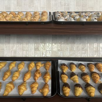 Goldn Bakes - Mini croissants aka Goldys - Desserts Near Me - Chicago, Illinois Goldn Bakes - Mini croissants aka Goldys - Desserts Near Me - Chicago, Illinois