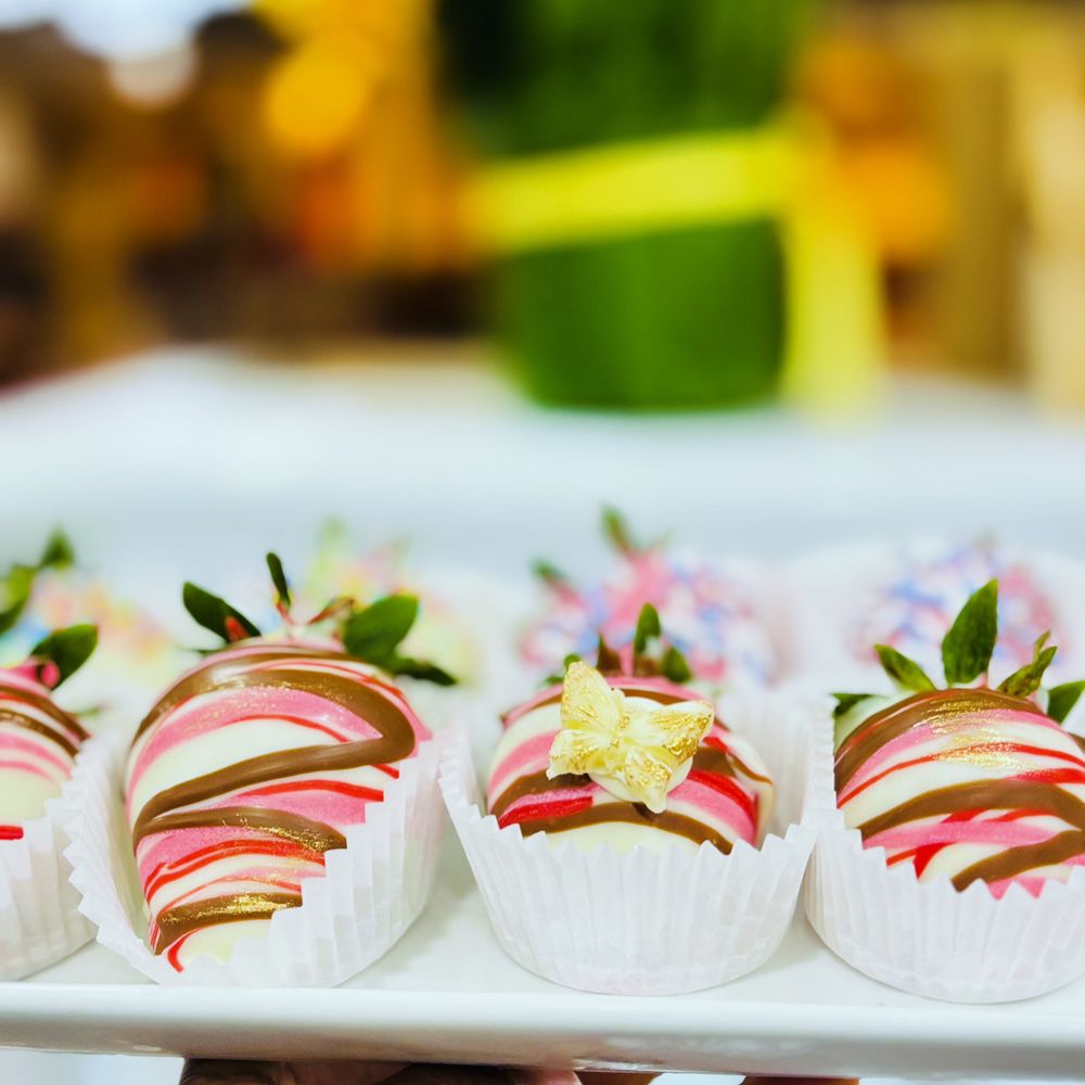 Lekker Choco Treats Logo