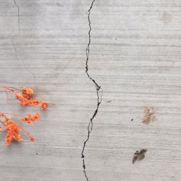 Deep crack, which is further splintering. Sub-par work. Deep crack, which is further splintering. Sub-par work.