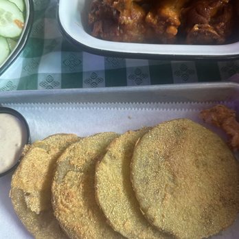 Daisy's Po' Boy and Tavern - Fried Green Tomato - Cajun/Creole Near Me - Chicago, Illinois