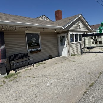 Lola’s Modern Kitchen - Outside entrance - Burgers Near Me - Seymour, Indiana