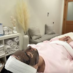 Navs Beauty Lounge - Customized facial