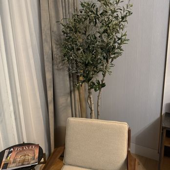 The Global Ambassador - Sitting area in the room - Hotels Near Me - Phoenix, Arizona The Global Ambassador - Sitting area in the room - Hotels Near Me - Phoenix, Arizona