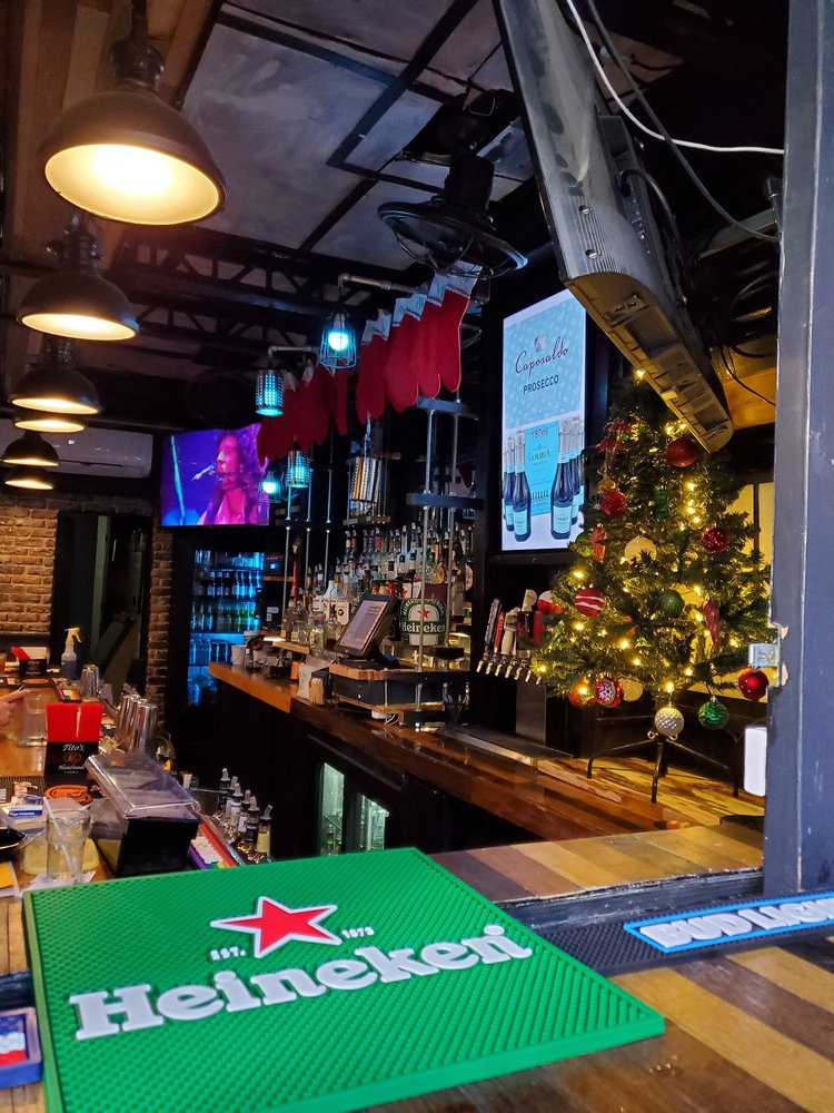 IN BETWEEN WAIKIKI 43 Photos & 99 Reviews 2155 Lauula St, Honolulu