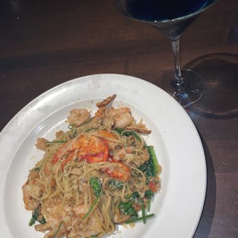 Yard House - Lobster Garlic Noodles  & Black Orchid Martini - New American Near Me - Indianapolis, Indiana