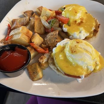 Rachel's Cafe and Eatery - Eggs Benedict - Diners Near Me - Ramona, California