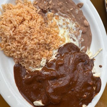 El Mirasol Restaurant - Mole con pollo - Mexican Near Me - Palm Springs, California El Mirasol Restaurant - Mole con pollo - Mexican Near Me - Palm Springs, California