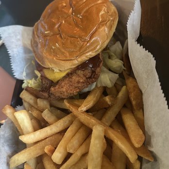 Dakota Blue - Fried chicken sandwich - American Near Me - Atlanta, Georgia