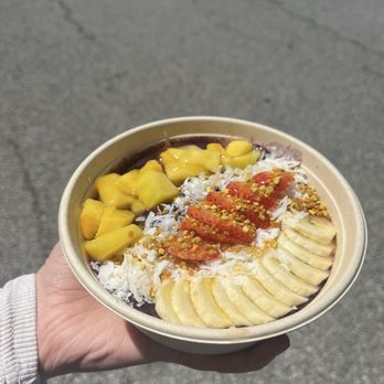 Robeks Fresh Juices & Smoothies - Acai Tropical Mango Bowl - Juice Bars & Smoothies Near Me - Westlake, Ohio Robeks Fresh Juices & Smoothies - Acai Tropical Mango Bowl - Juice Bars & Smoothies Near Me - Westlake, Ohio