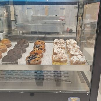 Lucky's Coffee & Donuts - Bakery case - Coffee Roasteries Near Me - Virginia Beach, Virginia